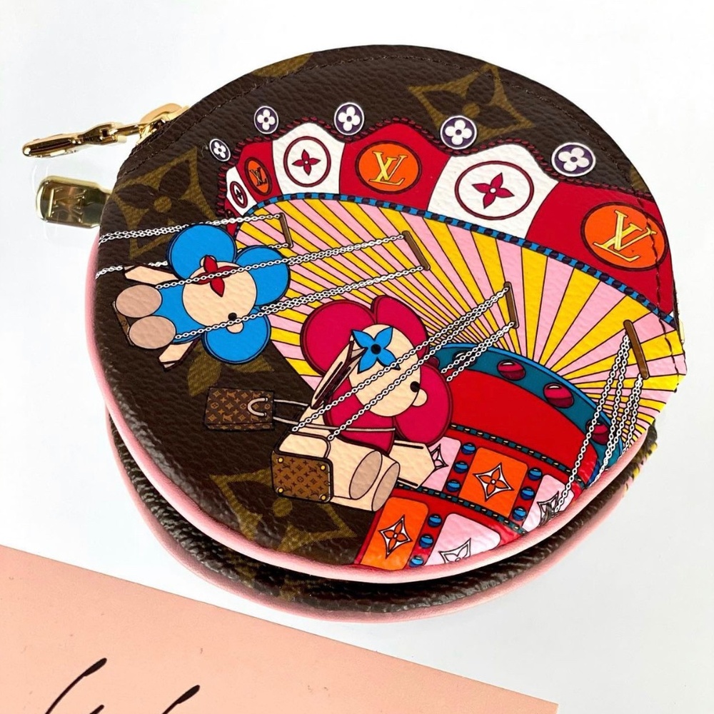 Limited Edition 2020 Christmas Japan Vivienne Coin - Picture 2 of 5
